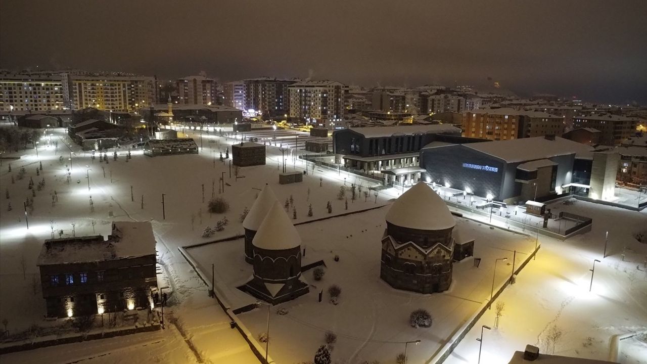 Erzurum'un Tarihi Mekanları Karla Kaplanarak Görüntülendi