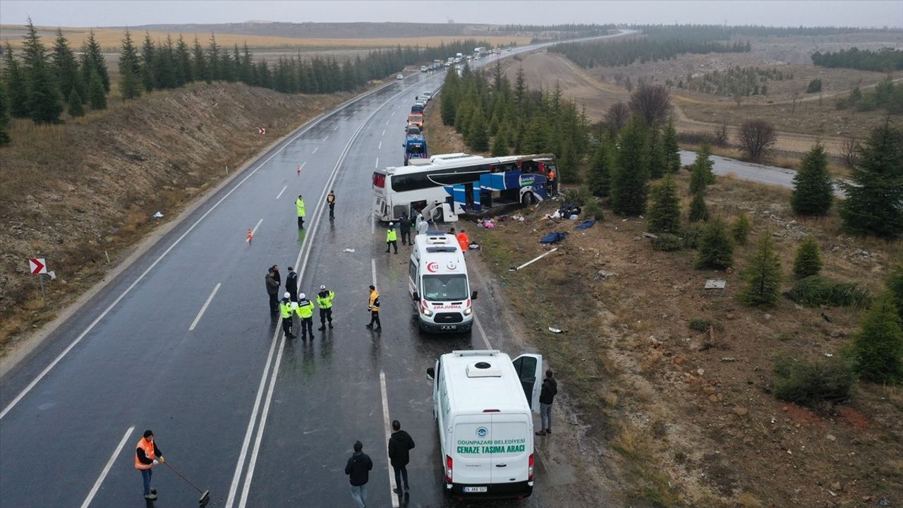 Eskişehir'de Otobüs Kazası: 1 Ölü, 41 Yaralı