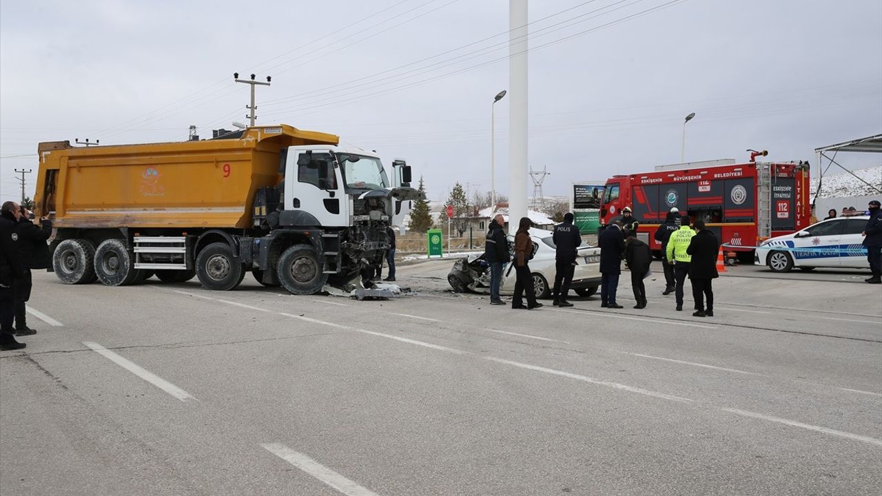 Eskişehir'de Trafik Kazası: Otomobil Sürücüsü Hayatını Kaybetti