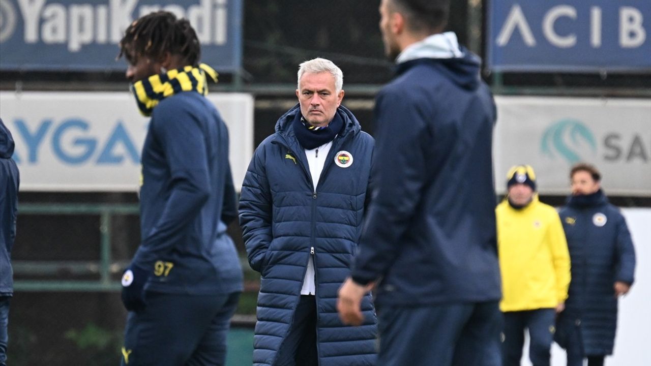 Fenerbahçe, Slavia Prag'a Hazırlıklarını Tamamladı