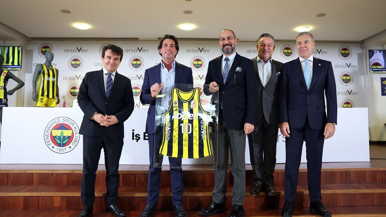 Fenerbahçe ve ArsaVev Arasında Kadın Sporlarına Yönelik Sponsorluk Anlaşması