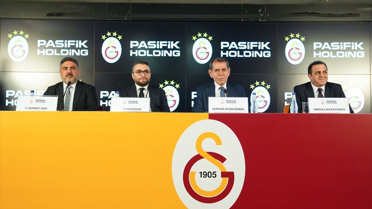 Galatasaray Pasifik Holding ile Sırt Sponsoru Anlaşması İmzaladı