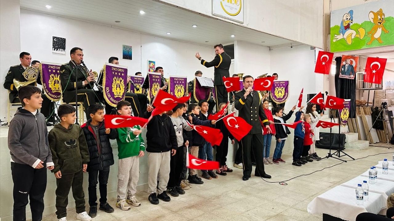 Güçlükonak'ta Askeri Bando Konseri