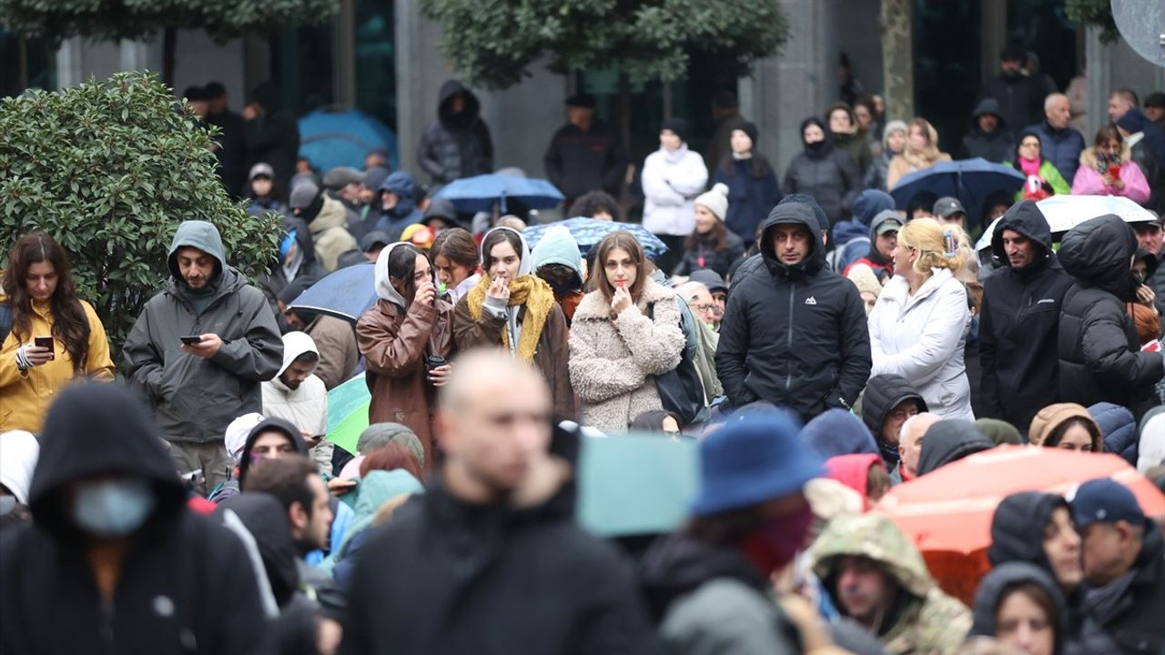 Gürcistan'da Muhtıra Protestosuna Rağmen Yeni Parlamento Oturumu Başladı