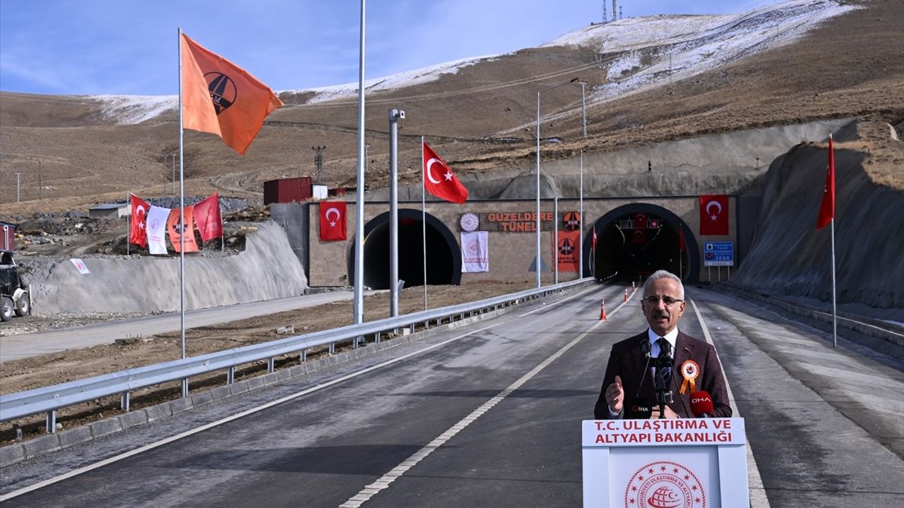 Güzeldere Tüneli Açıldı: Van ve Hakkari'yi Birbirine Yakınlaştıran Proje