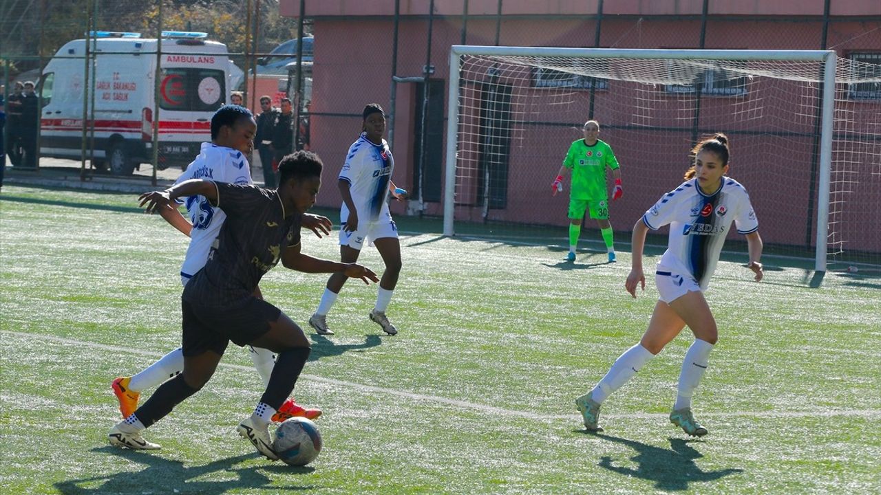 Hakkarigücü, Trabzonspor'u 3-0 Geçti!