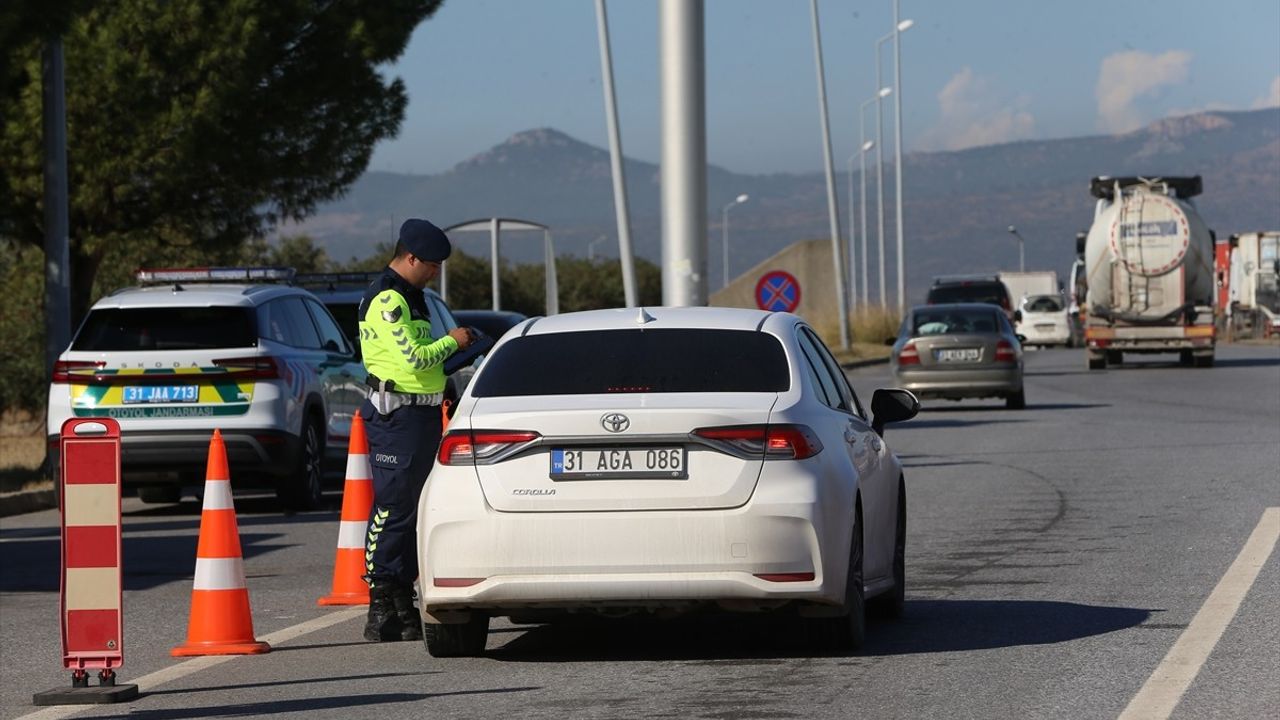 Hatay'da Jandarma Cayrokopterle Hava Destekli Trafik Denetimi Gerçekleştirdi