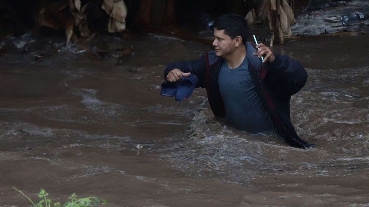 Honduras'ta Sara Tropik Fırtınası Nedeniyle Ulusal Acil Durum İlan Edildi