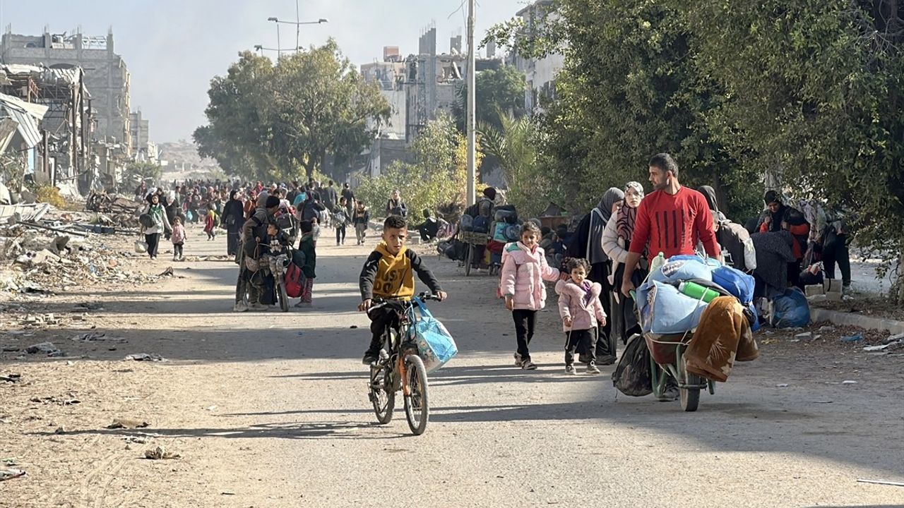 İsrail Ordusu Beyt Hanun'da Filistinlileri Zorla Göç Ettiriyor