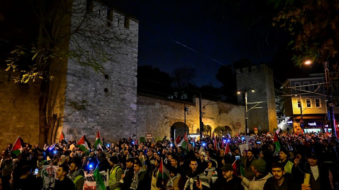 İstanbul'da Gazze Katliamlarına Protesto: Sesli Eylem Gerçekleştirildi