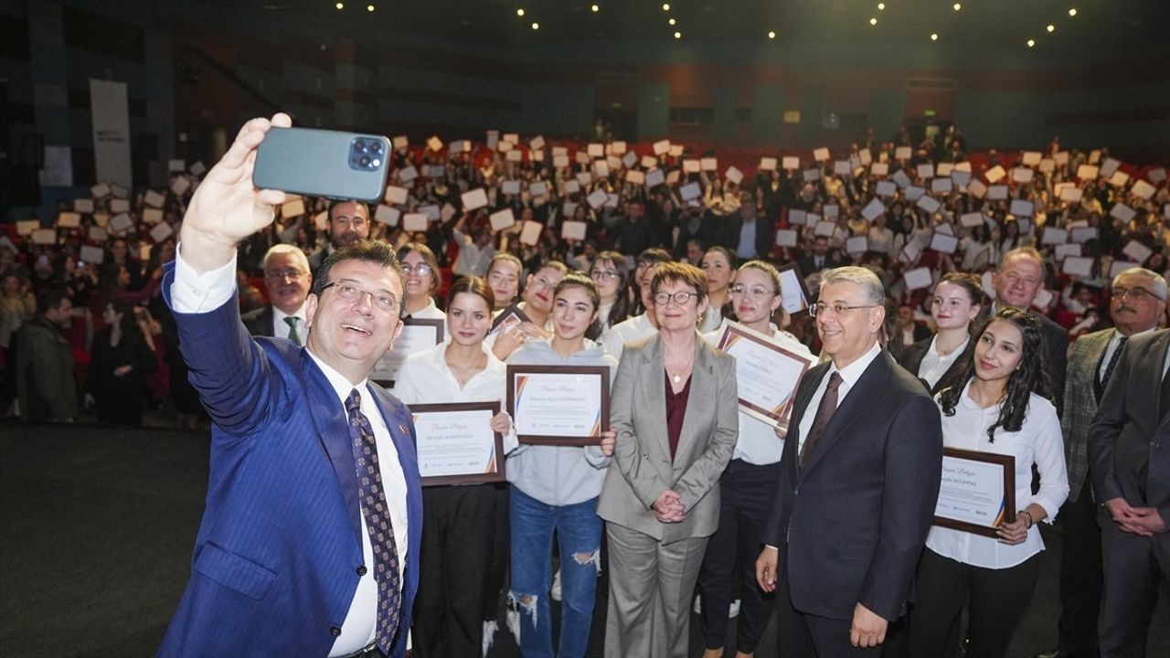 İstanbul'da Kadın Çalışanlar İçin Sertifika Töreni Düzenlendi