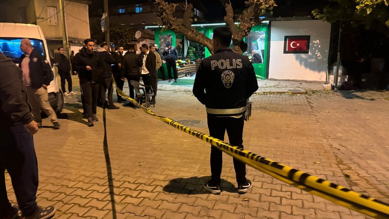 İzmir'de Polis Ekibine Silahlı Saldırı: 13 Gözaltı