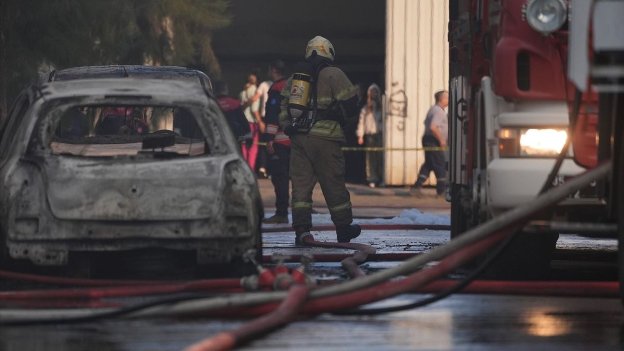 İzmir'deki Kimya Fabrikasında Yangın Çıktı