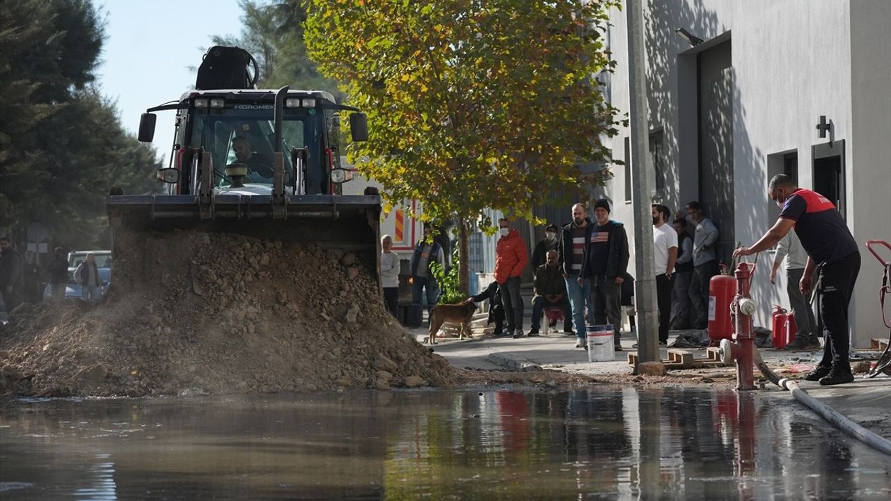 İzmir'deki Kimya Fabrikasında Yangın Kontrol Altına Alındı