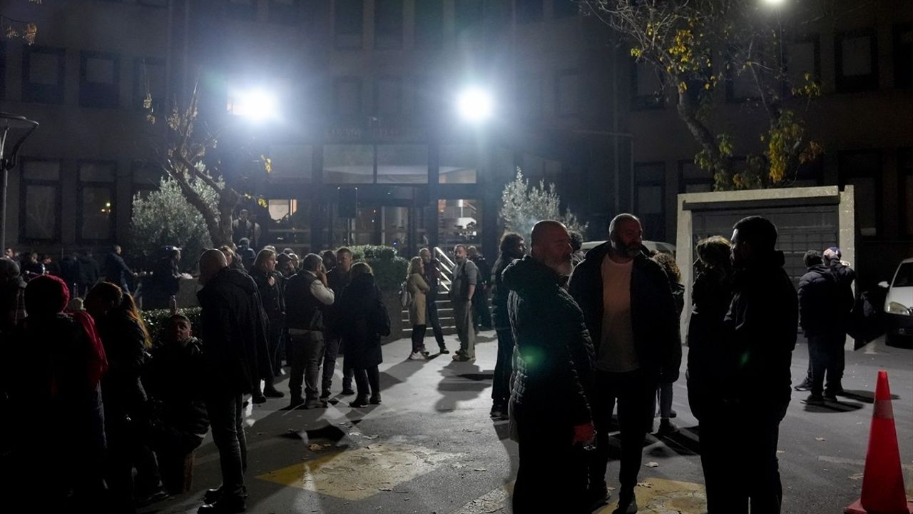 Kadıköy Belediyesi İşçileri Grev Kararını Bir Dakikada Geri Aldı