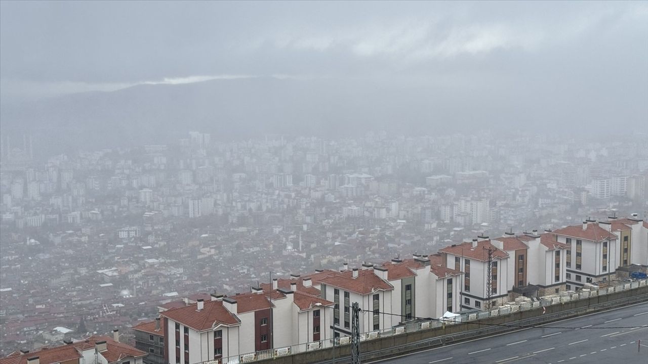 Kahramanmaraş-Kayseri Yolu Kar ve Tipi Nedeniyle Kapatıldı