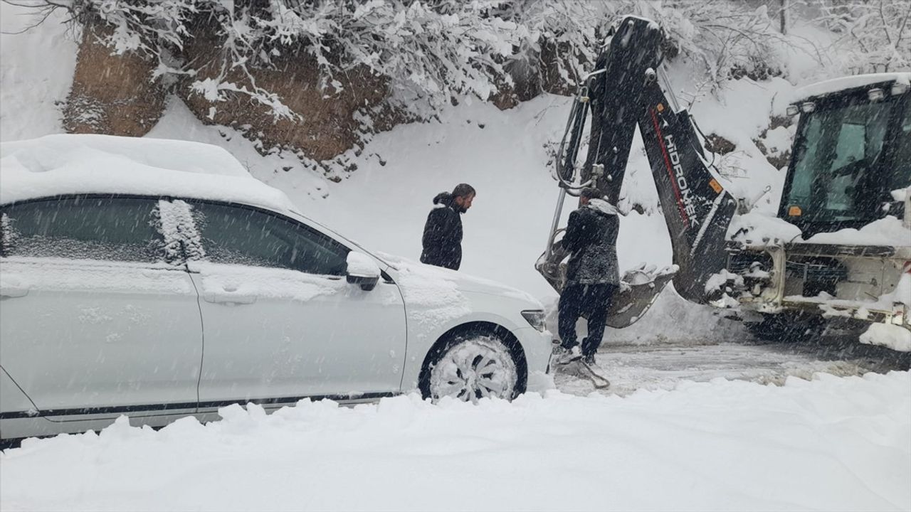 Karadeniz'de Kar Mağdurları Kurtarıldı