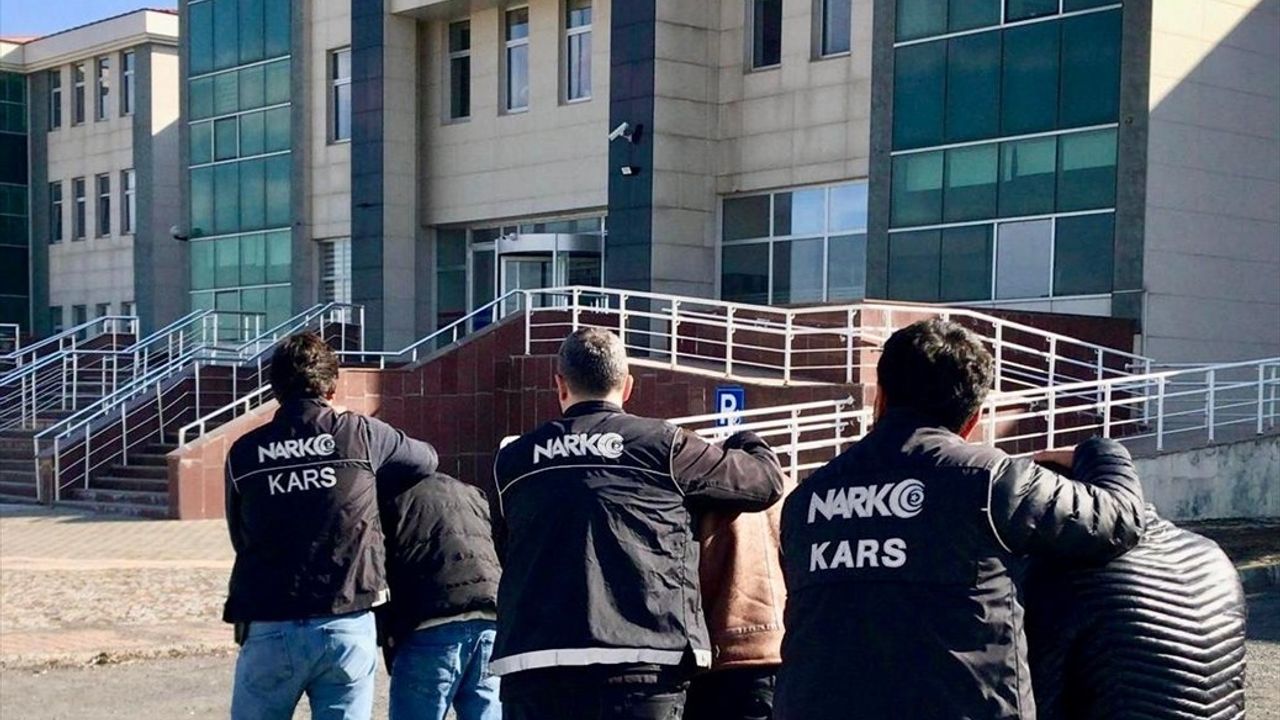 Kars'ta Uyuşturucu Operasyonu: 2 Tutuklama