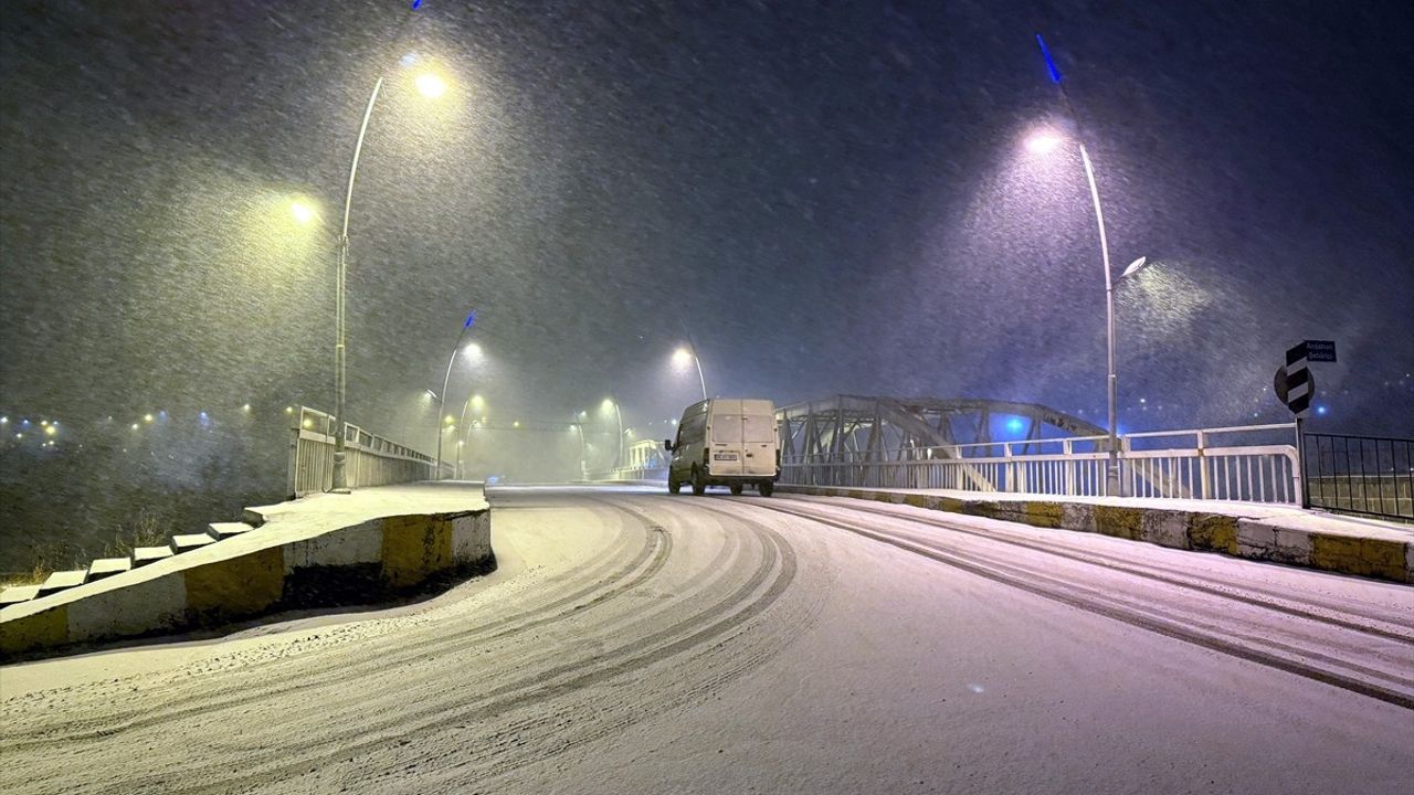 Kars ve Ardahan’da Kar Yağışı Hayatı Olumsuz Etkiledi