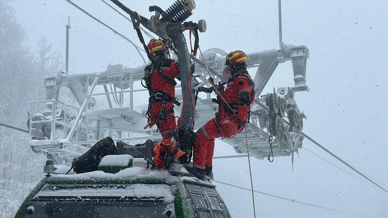 Kartepe Teleferiği'nde Kar Altında Kurtarma Tatbikatı