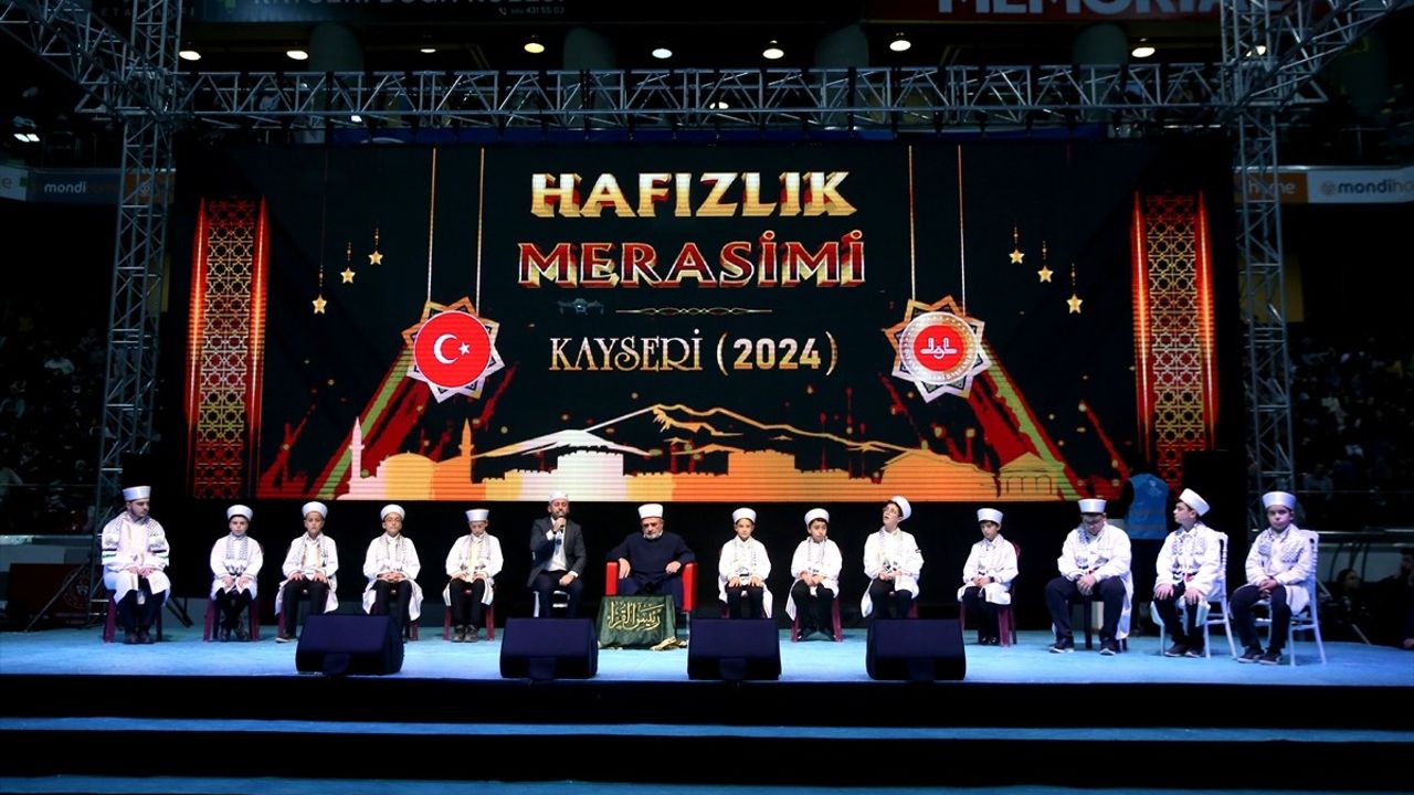 Kayseri'de Hafızlık İcazet Töreni Düzenlendi