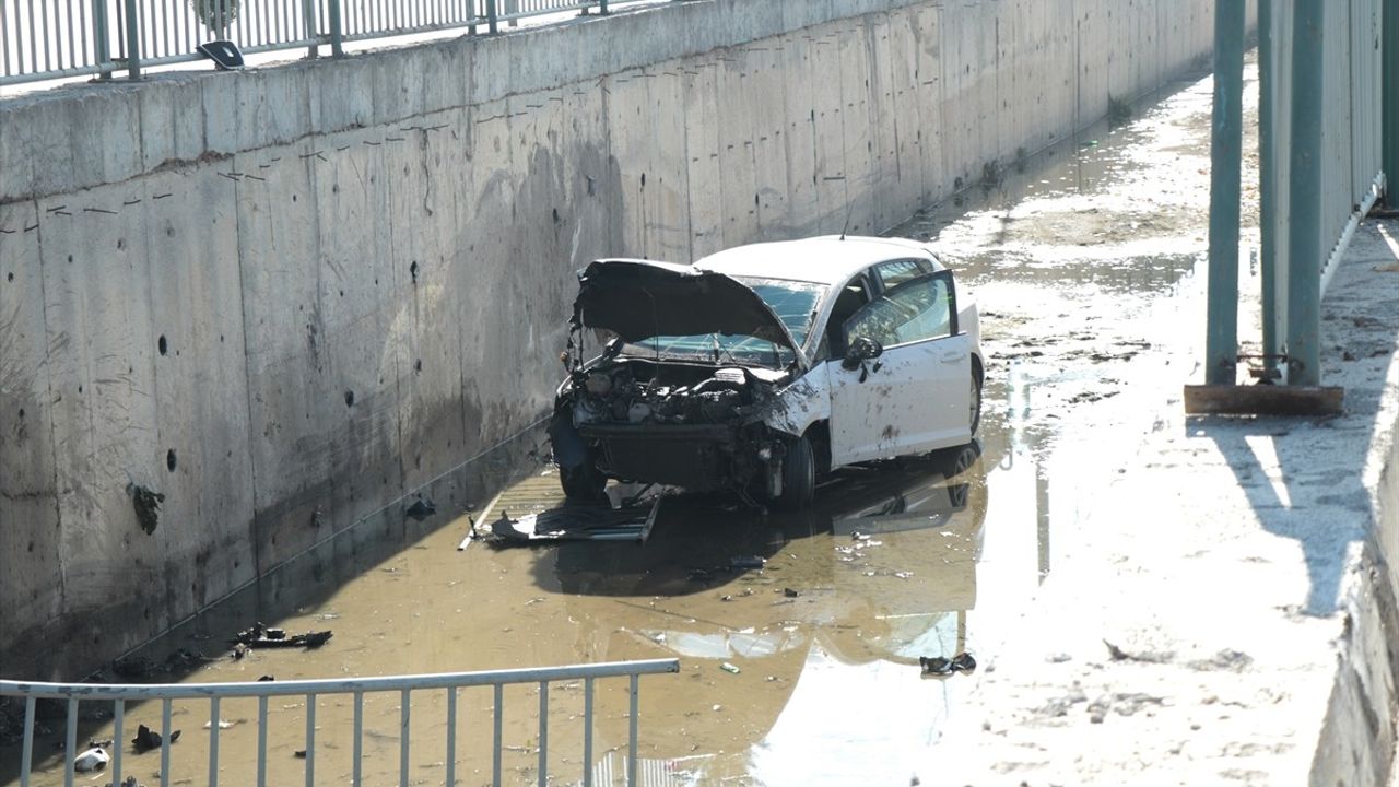 Kayseri'de Hemşire Otomobiliyle Kanala Düştü