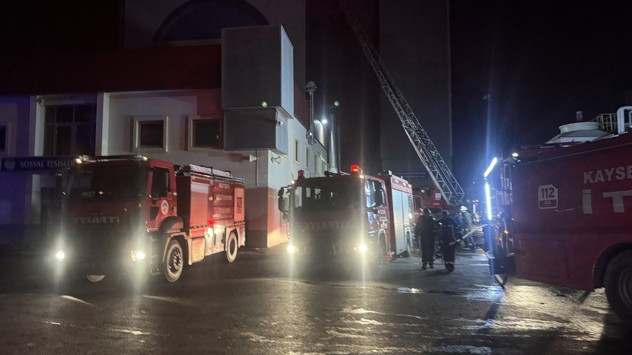 Kayseri'deki Kablo Fabrikasında Yangın Kontrol Altına Alındı