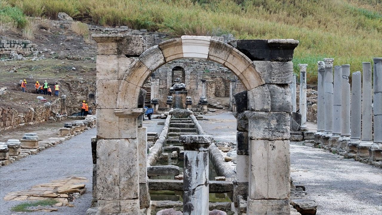 Kestros Çeşmesi 1800 Yıl Sonra Yeniden Su Akıtmaya Başladı