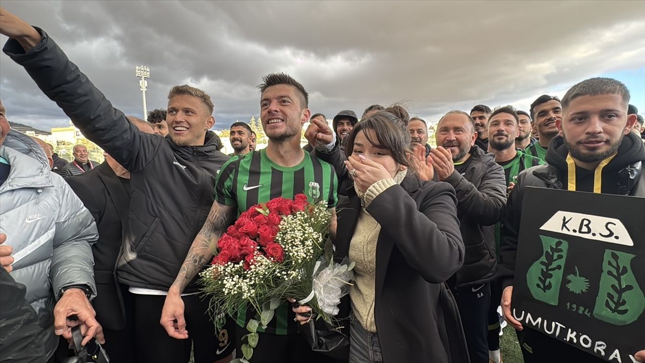 Kilis'te Futbolcudan Romantik Evlenme Teklifi