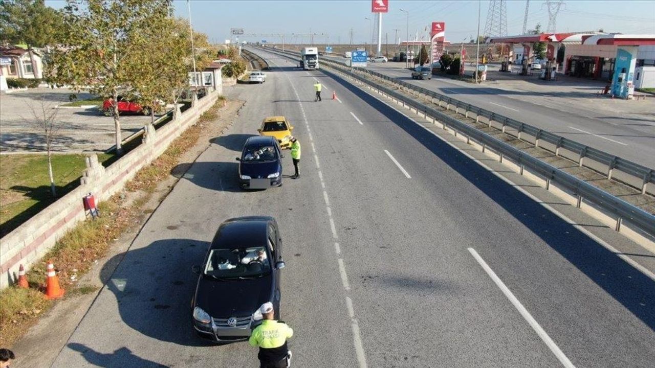 Kırklareli'nde Hız İhlali Yapan 22 Araç Trafikten Menedildi