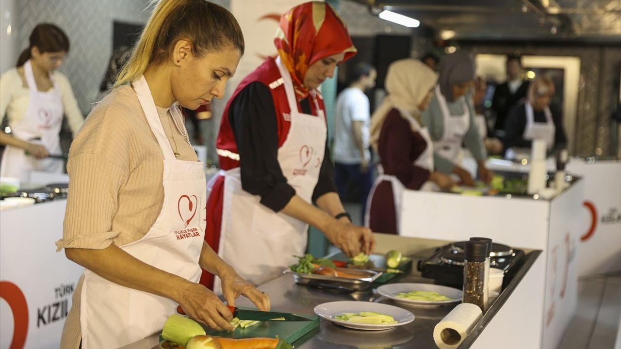 Kızılay'dan Depremzedelere Destek Projesi: İyilikle Pişen Hayatlar