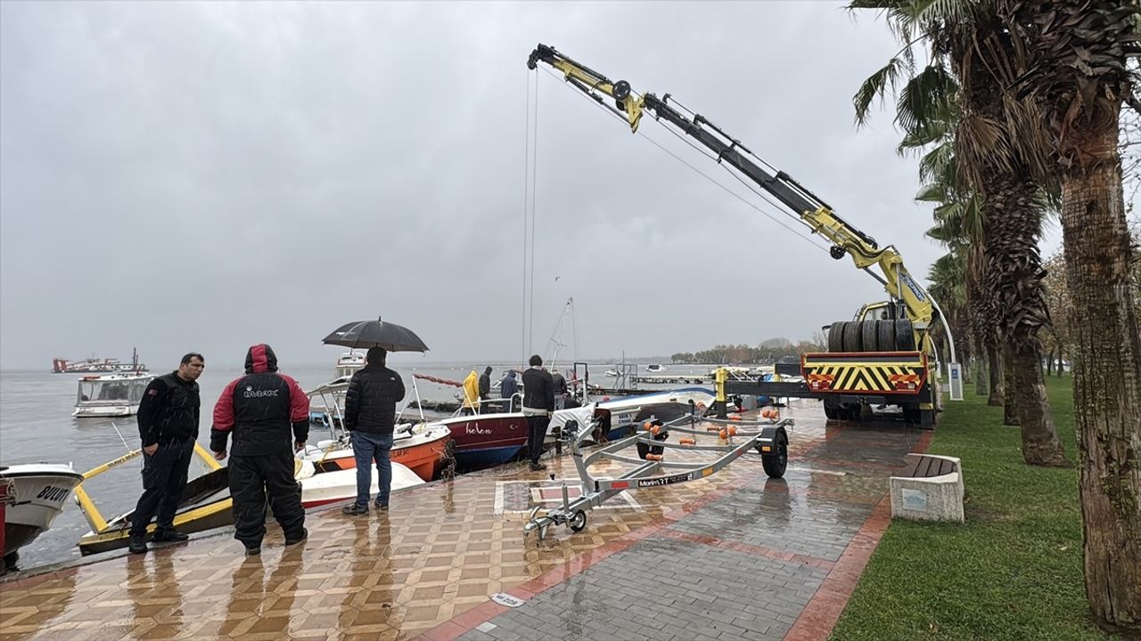 Kocaeli, Bolu ve Düzce'de Sağanak ve Fırtına Günlük Yaşamı Olumsuz Etkiliyor