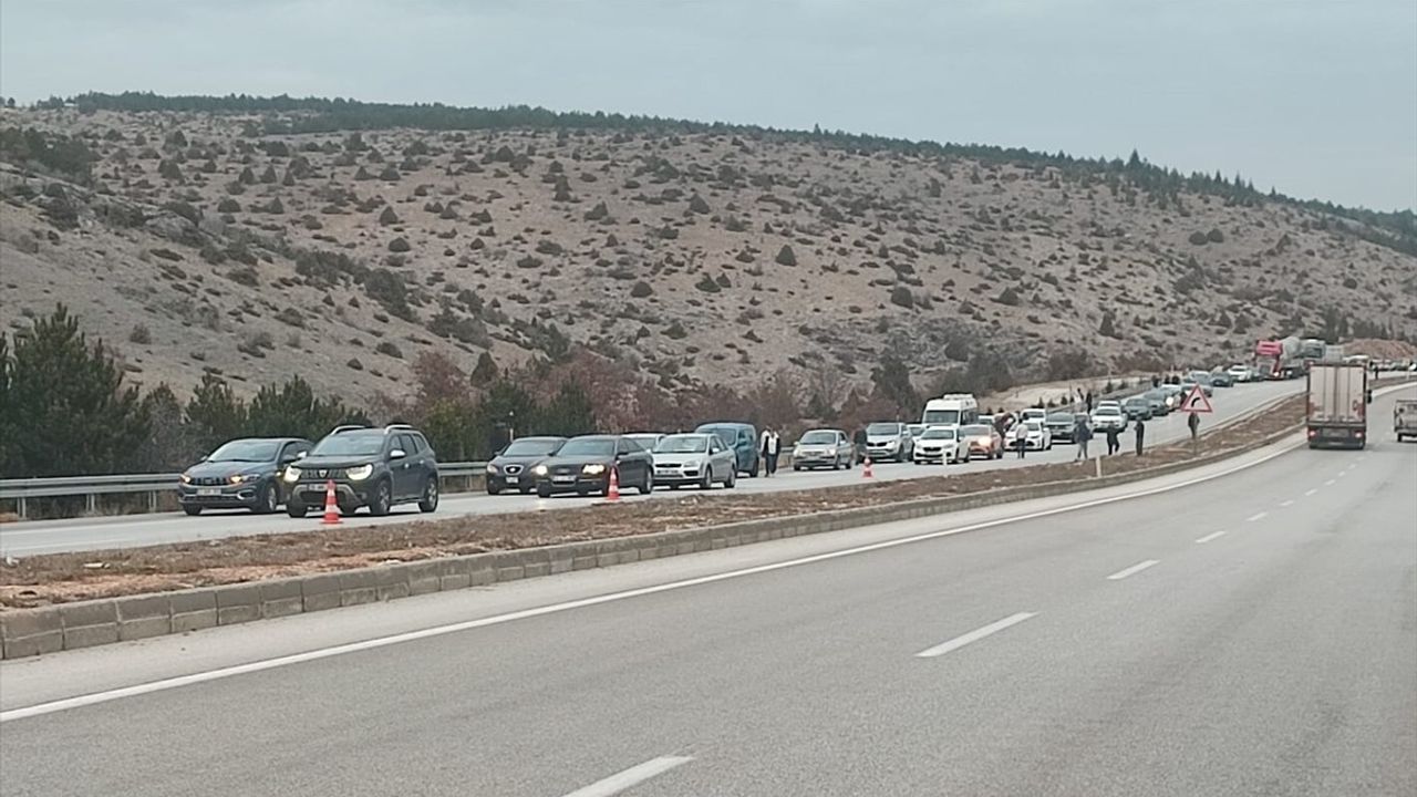 Konya'da Yangın: Seyir Halindeki Çekici Kül Olmuş Durumda