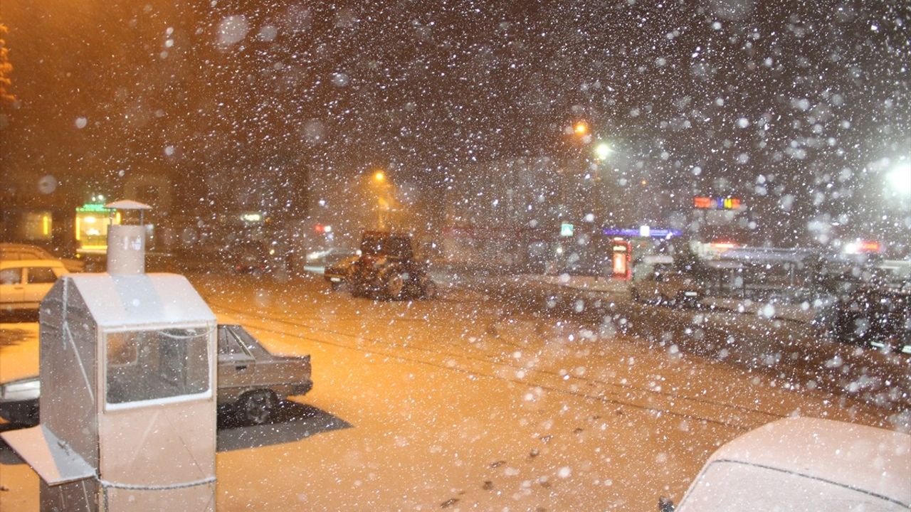 Konya ve İlçelerinde Kar Yağışı Etkili Oldu