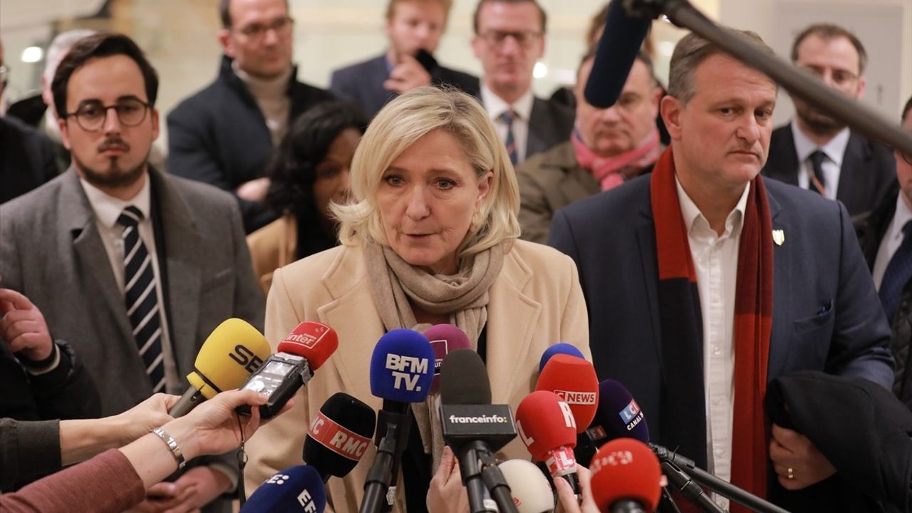 Marine Le Pen'in Yargı Süreci Devam Ediyor