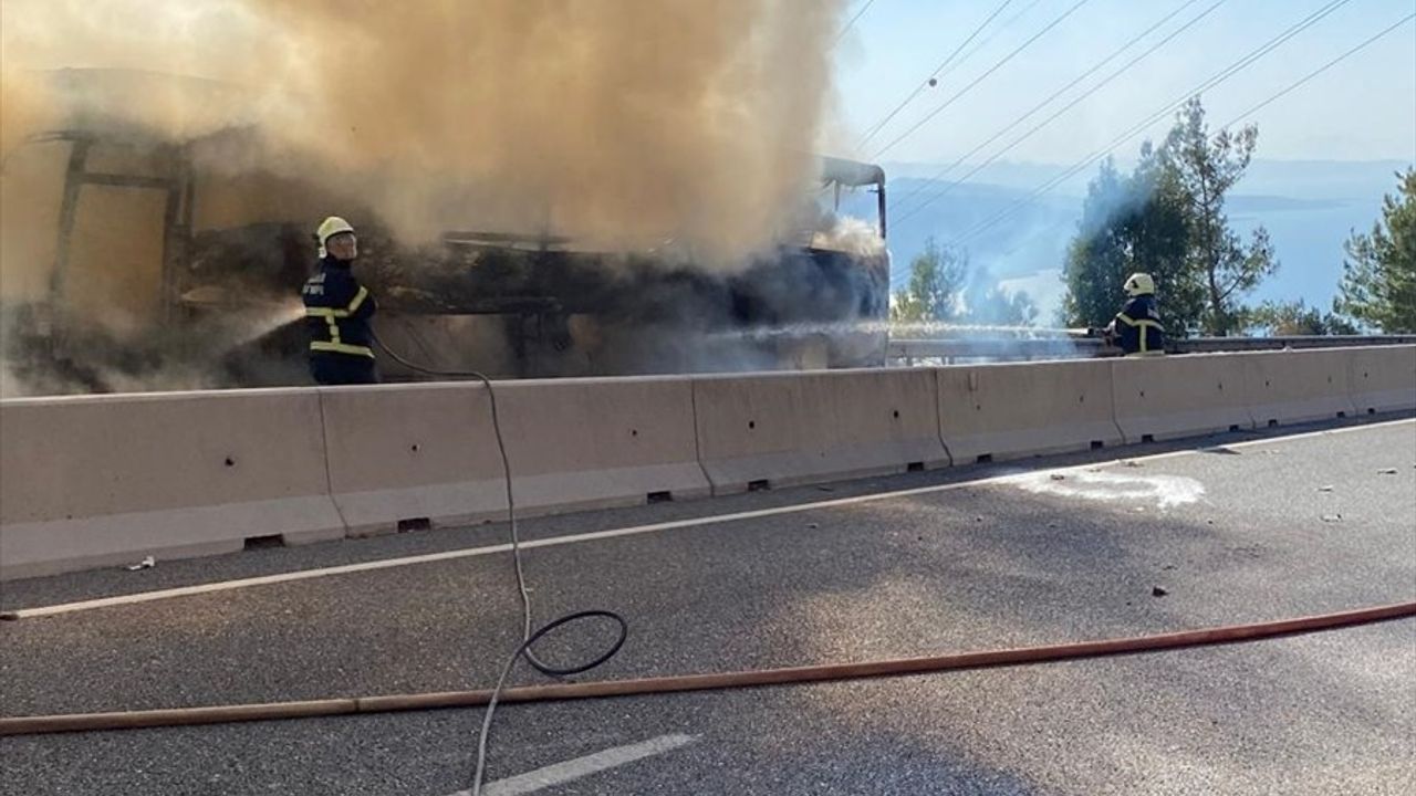 Muğla'daki Yolcu Otobüsünde Çıkan Yangın Söndürüldü