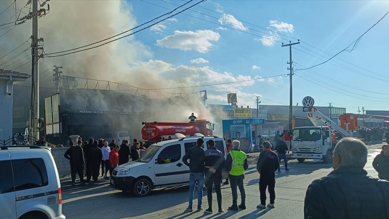 Niğde'de Oto Tamirhanesinde Yangın