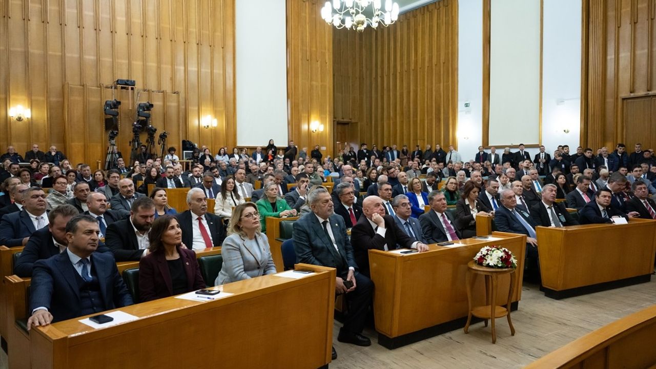 Özgür Özel: Kreşler Yoksul Ailelerindir