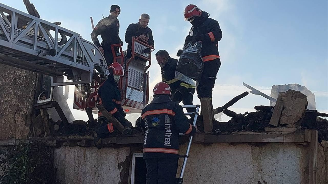 Pamukova'da Yangın Felaketi: Yaşlı Kadın Hayatını Kaybetti