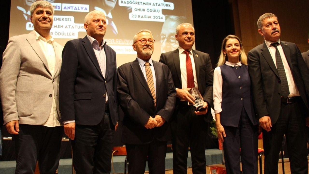 Prof. Dr. Naci Görür'e Başöğretmen Atatürk Onur Ödülü