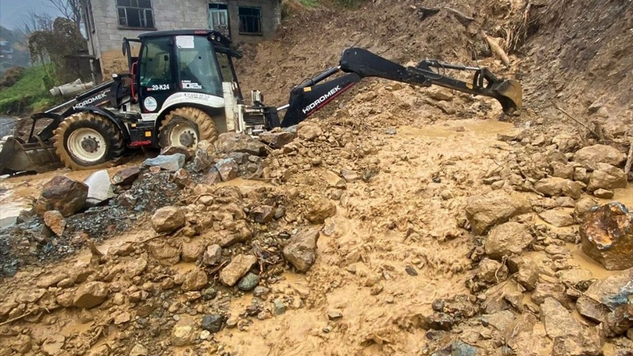 Rize'de Şiddetli Yağışlar Heyelanlara Neden Oldu