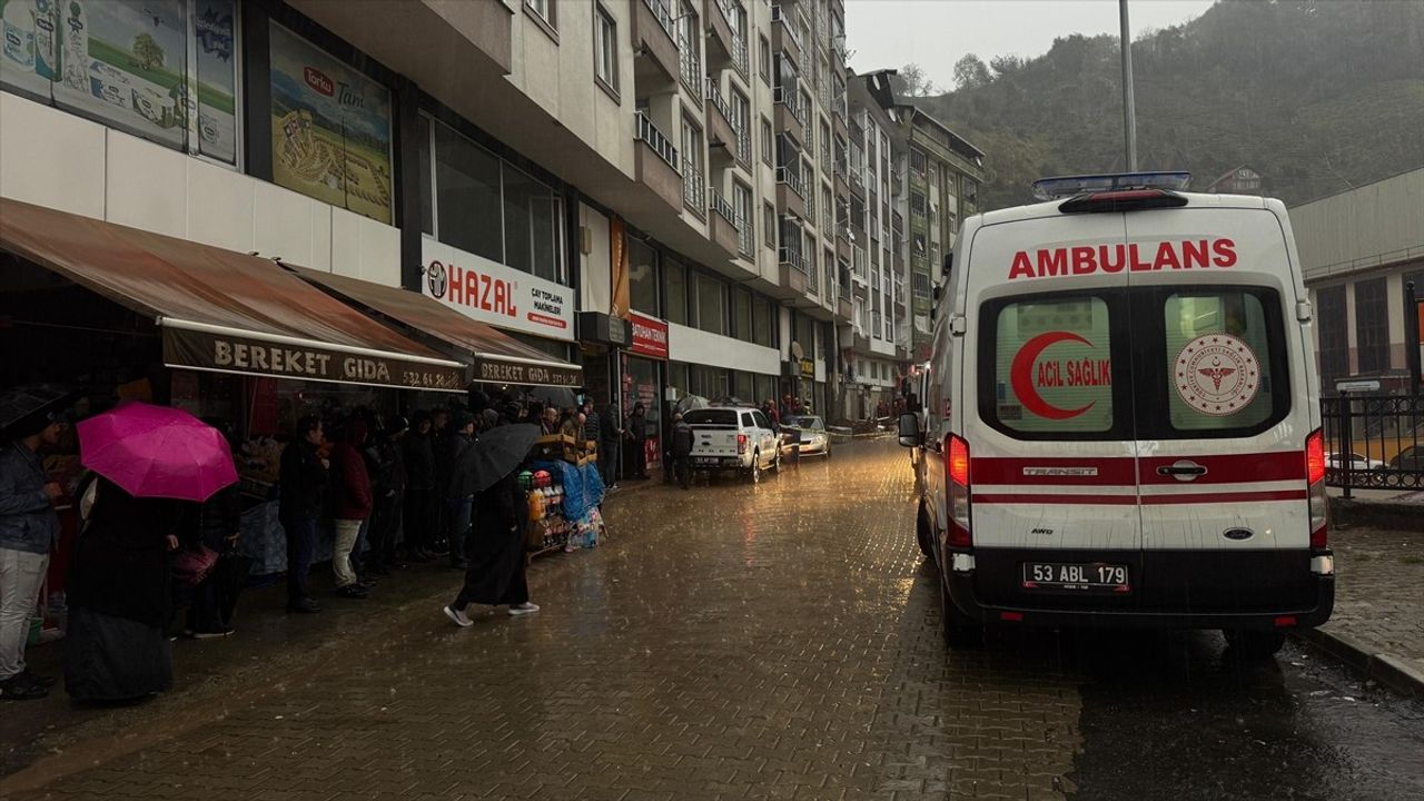 Rize'de Toprak Kayması: 1 Ölü, 4 Yaralı