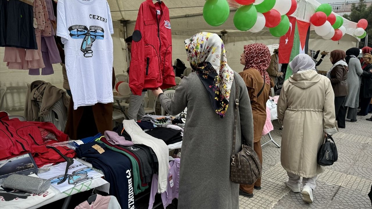 Samsun'da Gazze İçin Hayır Çarşısı Kuruldu