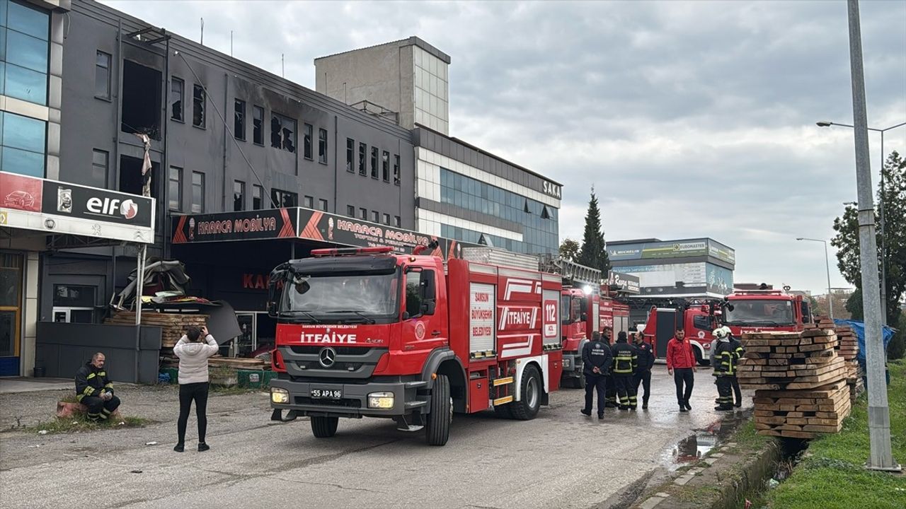 Samsun'da Üçüncü Yangın Alarmı: İmalathane Alev Alev Yandı