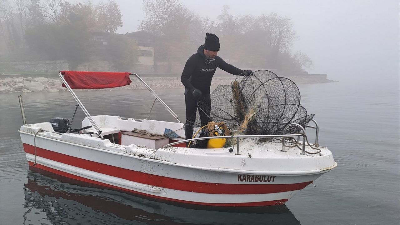 Sapanca Gölü'ndeki Hayalet Ağlar Temizleniyor