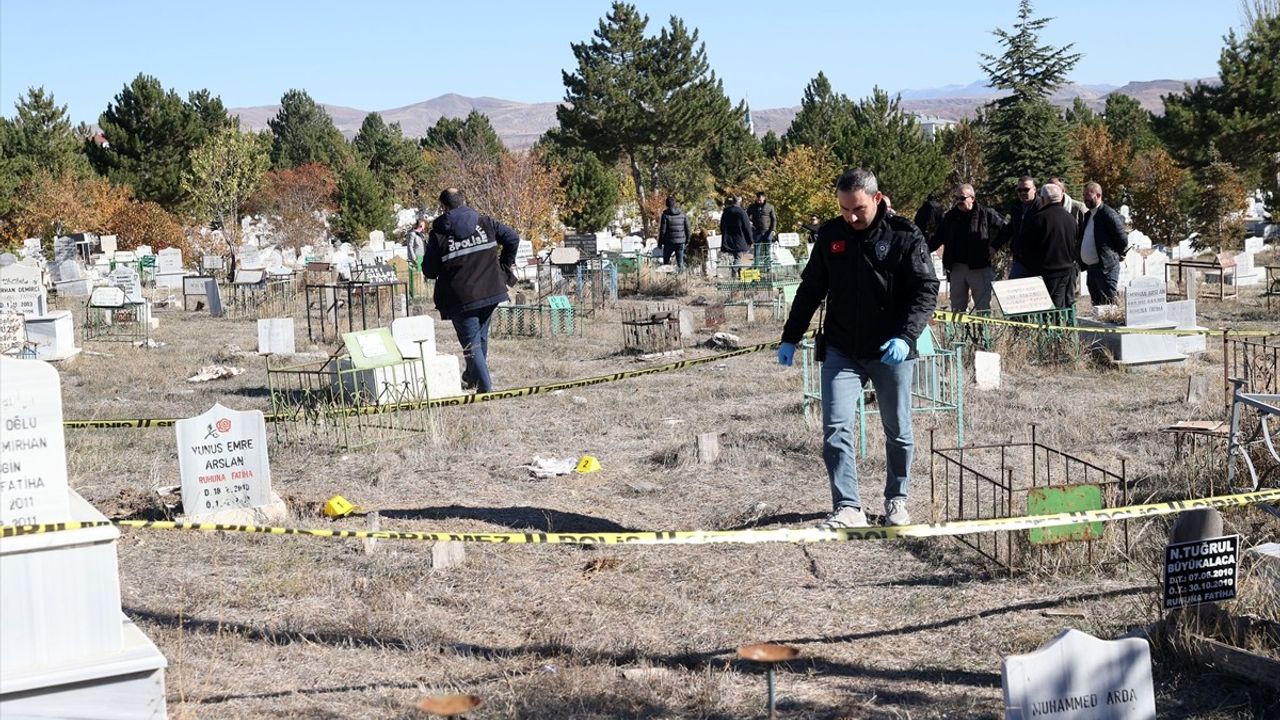 Sivas'ta Mezardan Çıkarılan Bebek Cesedi Olayı