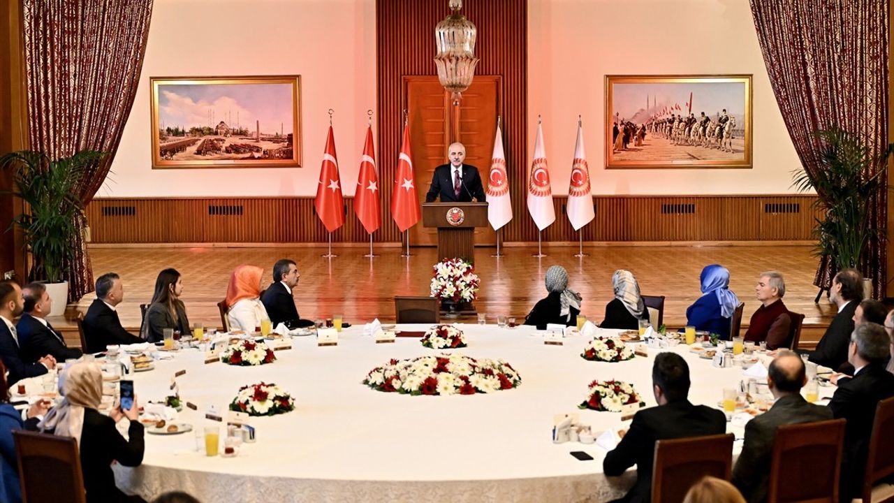 TBMM Başkanı Kurtulmuş, Öğretmenleri Ağırladı