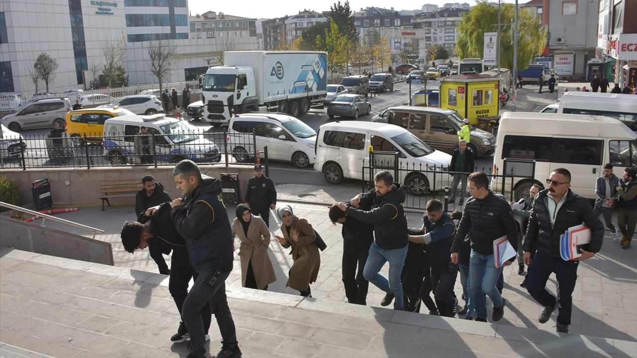 Tekirdağ'da Dolandırıcılık Operasyonu: 8 Zanlı Tutuklandı