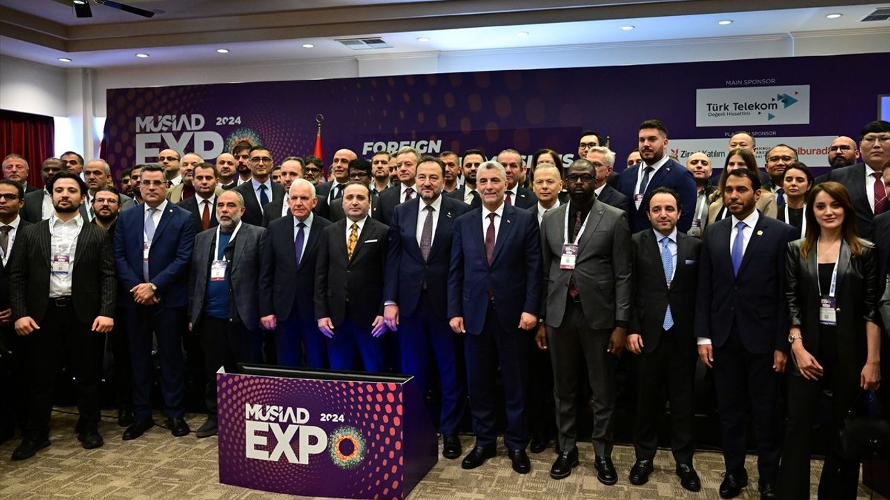 Ticaret Bakanı Bolat, MÜSİAD EXPO'da Ekonomi Üzerine Değerlendirmelerde Bulundu