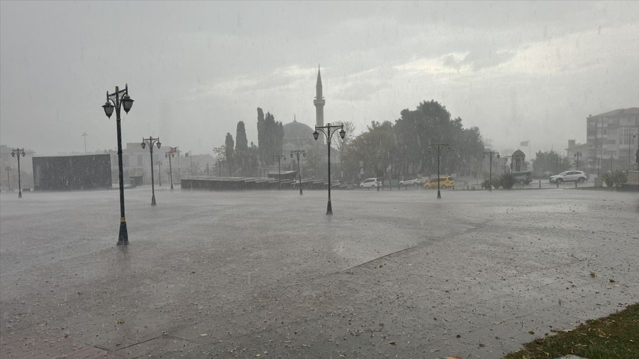 Trakya'da Şiddetli Fırtına ve Sağanak Yağış